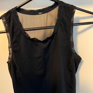 LULULEMON BLACK MESH CROP WORKOUT TOP